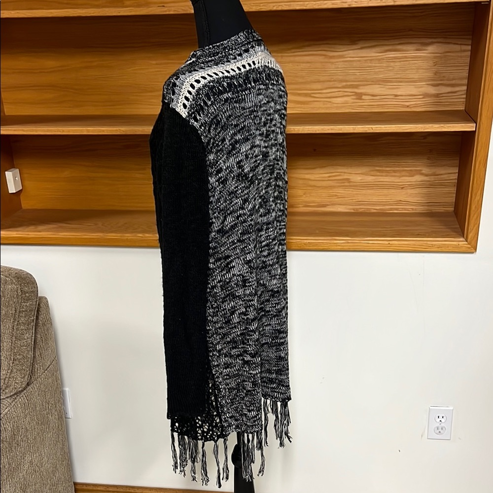 🍀6/$20 Energe Black and Gray Cardigan with Elegant Fringe - Picture 6 of 7